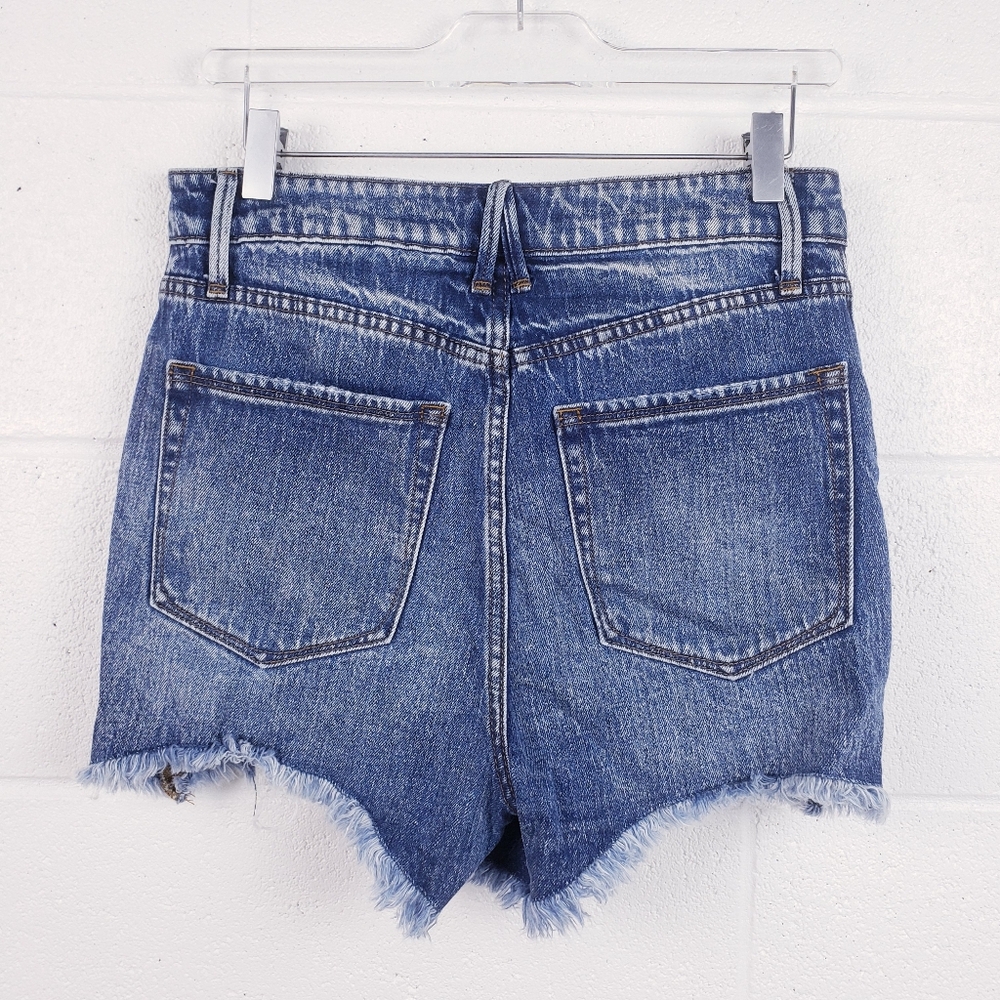 Good American Bombshell Distressed Jean Denim Shorts Medium Wash‎ Stretch Size 4 - Picture 3 of 7